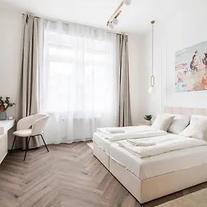 E13 - Grand Boulevard Heritage - Location By Bqa Budapest