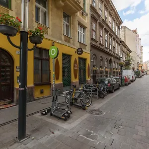 Apartment Kazinczy 10 With 3 Bedrooms, Budapest